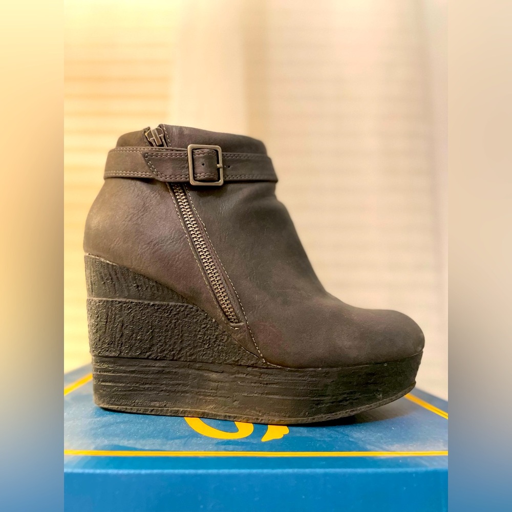 Sbicca grey booties with Wedge heel, size 8